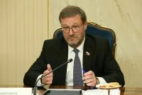 Косачев призвал к жесткой реакции на ограничения работы российских СМИ при ООН