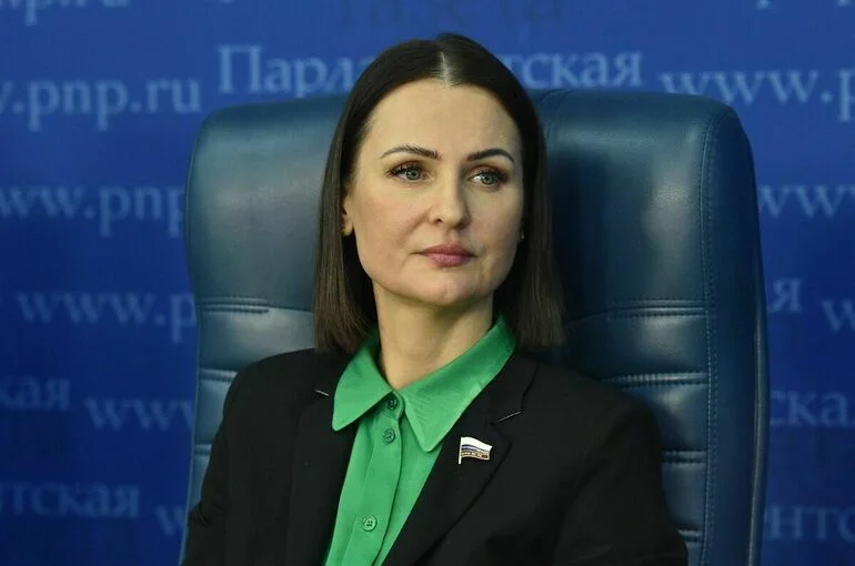 Буцкая предложила стимулировать женщин рожать детей раньше