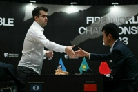 Непомнящий и Дин Лижэнь сыграли вничью 13-ю партию матча за шахматную корону