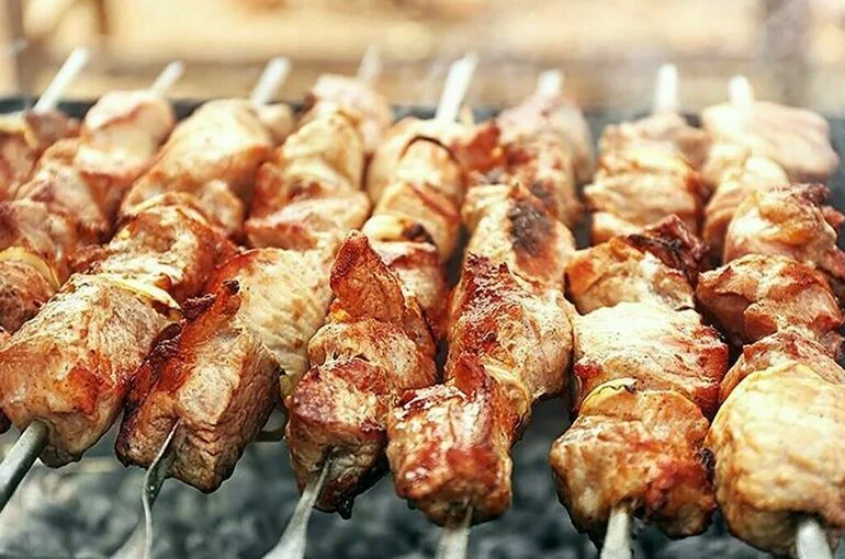 В Роспотребнадзоре рассказали, как правильно выбрать мясо для шашлыка