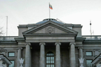 Посольство РФ заявит протест на захват здания российской школы в Варшаве