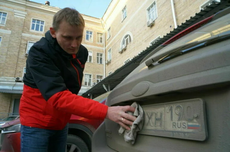 Минтранс предложил жестче наказывать за езду без номеров