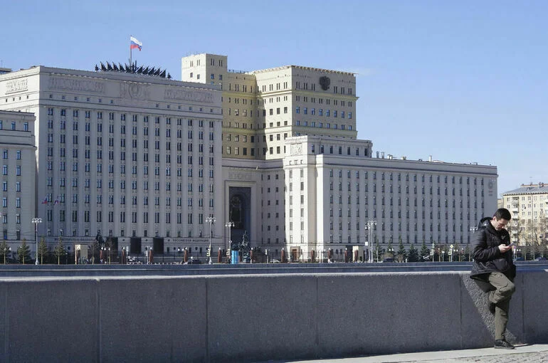 В Минобороны назвали заказчика военно-биологических проектов США 