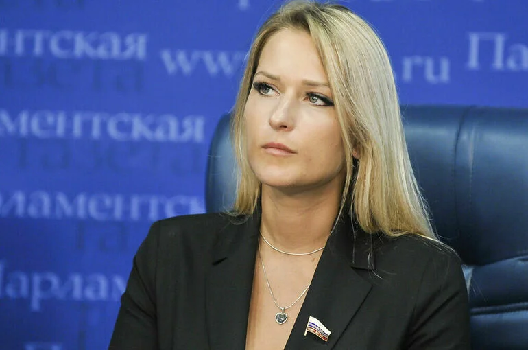 Лантратова призвала выделить госохрану лидерам общественного мнения