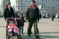 Какие выплаты и льготы положены многодетным семьям
