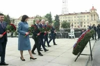Володин возложил цветы к Монументу Победы в Минске