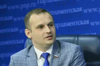 Леонов: Изменения в закупках дорогих лекарств надо обсудить с поставщиками