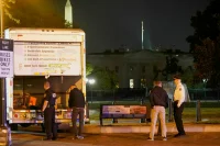 В США фургон врезался в защитные ограждения недалеко от Белого дома