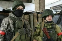 Срочные контракты госслужащих приостановят на время участия в спецоперации