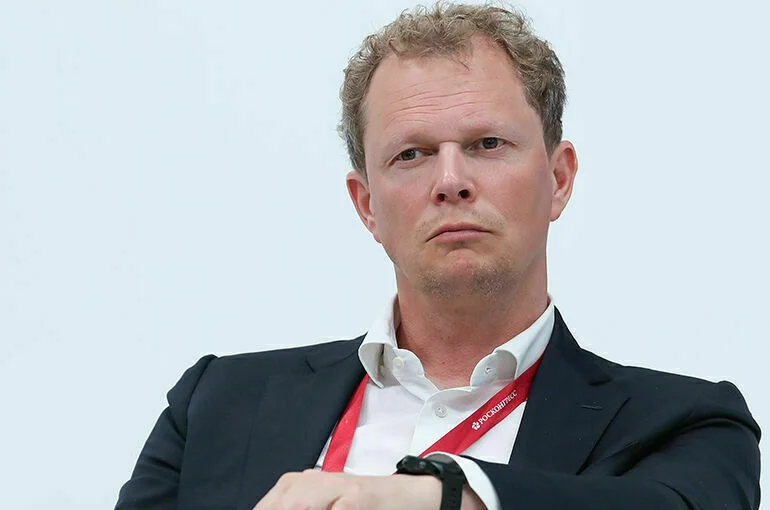 Егоров рассказал о планах изменить систему удержания налогов с покинувших РФ