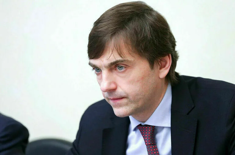В школы с нового учебного года вернут серебряные медали