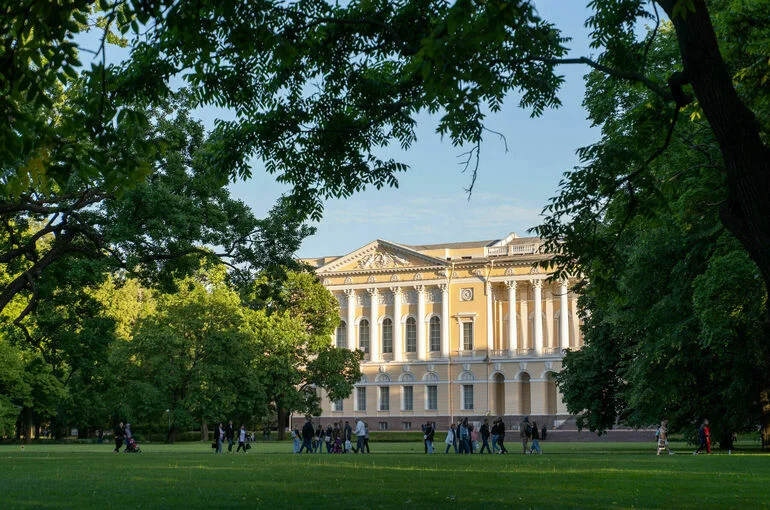В Петербурге продлили ограничения по COVID-19 