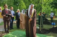 Участники Невского экологического конгресса высадили молодые деревья