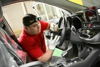 Производство легковых автомобилей в России снизилось на 57%