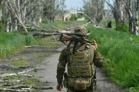 Кабмин поддержал введение трудовых гарантий для госслужащих — участников СВО