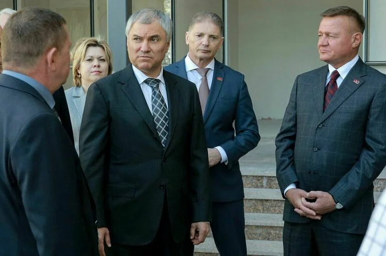 Володин ознакомился с ходом строительства поликлиники в Курске