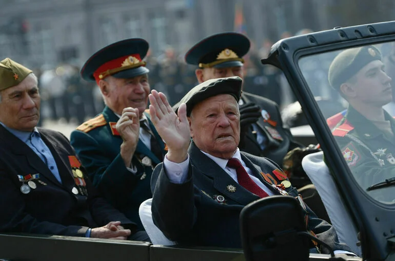 Ветераны ВОВ имеют право на прибавку к пенсии и бесплатный проезд
