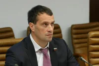 Исаков предложил выдавать автомобили военным, получившим травмы в зоне СВО