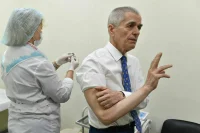 Онищенко: Прививать людей нужно на всех затопленных территориях у Каховской ГЭС