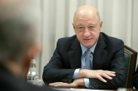 Бабаков назвал действия сербской оппозиции копиркой «цветной революции»