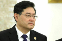 Глава МИД Китая призвал США не вмешиваться во внутренние дела Пекина