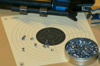 В Петербурге мужчина открыл стрельбу по прохожим из окна квартиры