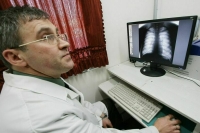 В Совфеде предложили включить болезнь легких в перечень социально значимых