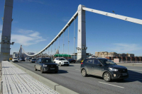 В Москве в течение суток с Крымского моста упали двое мужчин