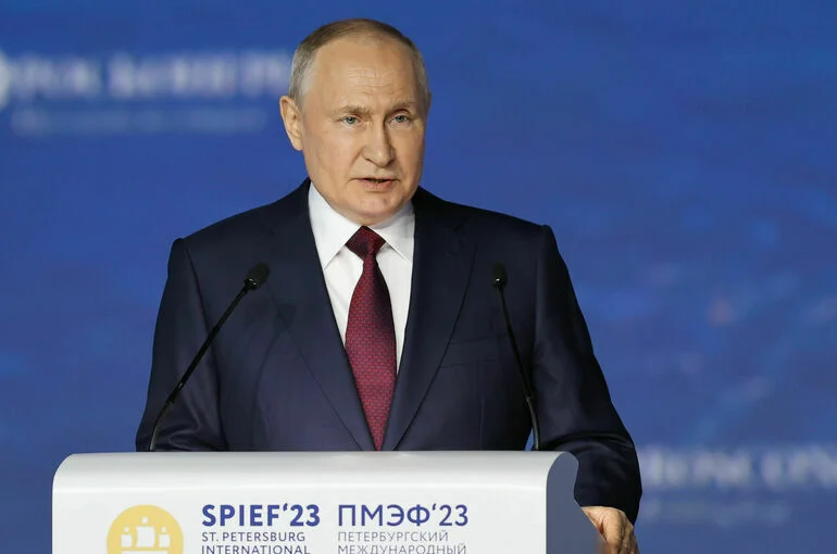 Путин заявил, что капитальная база банков РФ прошла испытание на прочность