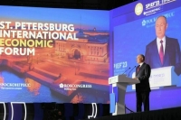 Путин начал выступление на Петербургском экономическом форуме