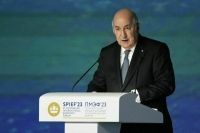 Президент Алжира заявил, что Россия играет важную роль в снижении остроты кризисов