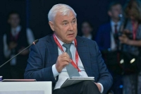 Аксаков заявил, что США своими действиями способствуют закату эры доллара