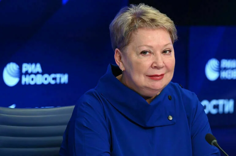 Васильева рассказала, как цифровая среда влияет на детей