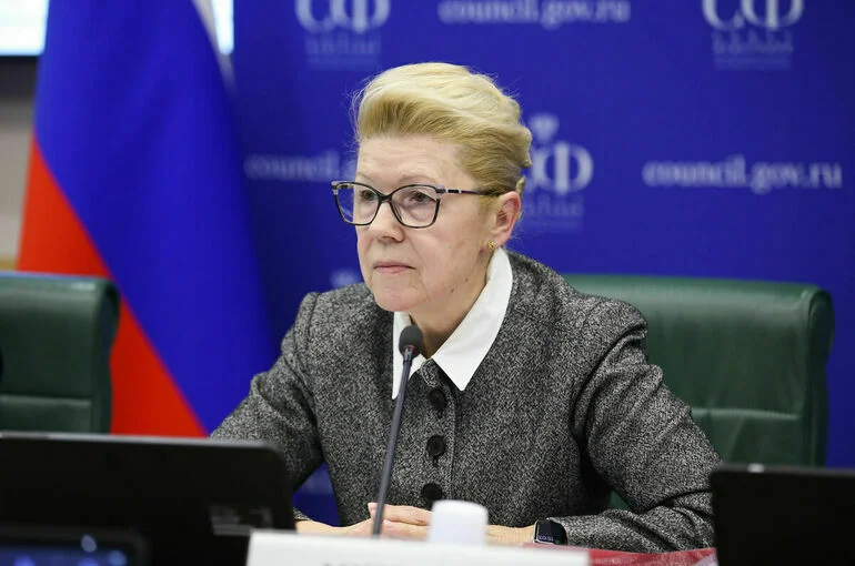 Мизулина призвала прописать в законе определение семьи