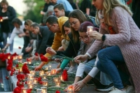 Жители Петербурга зажгли более 60 тысяч свечей в память о блокадниках