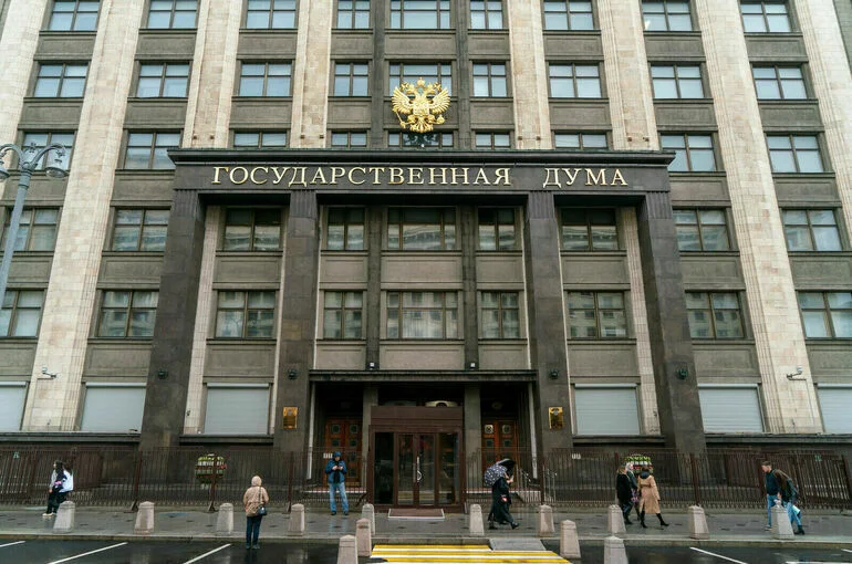 Депутаты почтили минутой молчания память погибших в ходе СВО