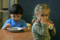 Семьям с детьми хотят помочь выйти из-за черты бедности