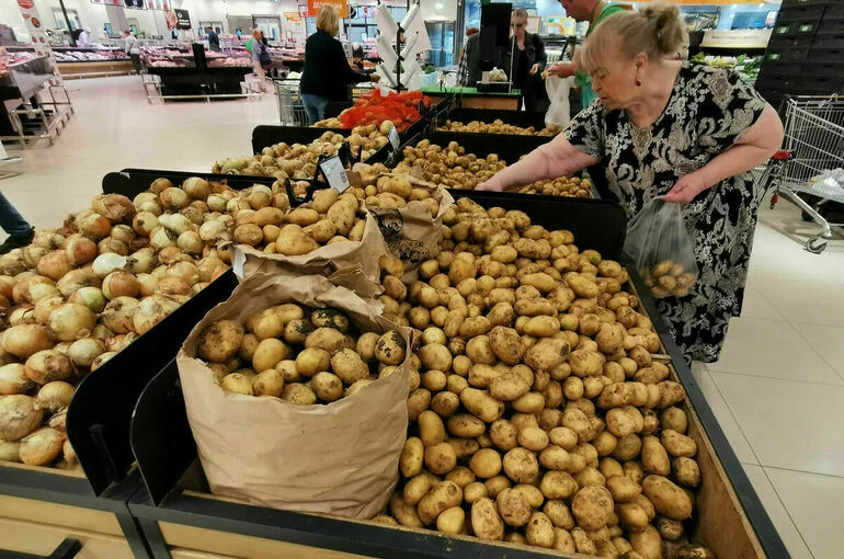 В ЛДПР предложили бесплатно отдавать продукты с истекающим сроком годности