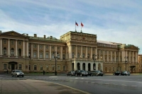 Петербургский парламент завершил год с бело-желтым такси