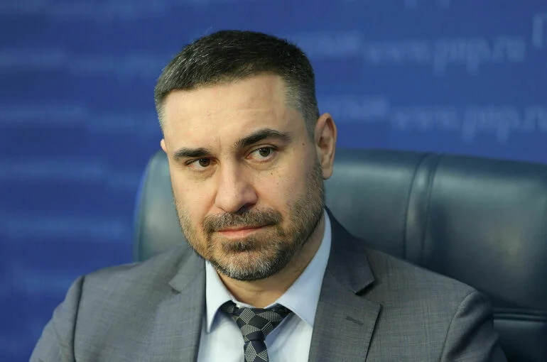 Турчак сообщил об уходе Хубезова добровольцем на фронт