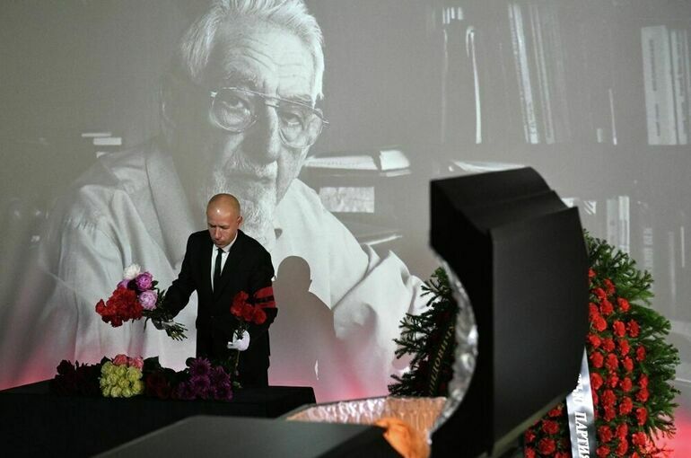 В Москве прошла церемония прощания с соавтором Конституции РФ Шейнисом