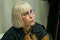 Школкина предложила снимать ограничения на выезд должников быстрее