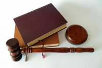 В Екатеринбурге арестовали обвиняемую в убийстве приемного сына женщину