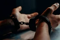 Главного тренера клуба ПСЖ и его сына арестовали