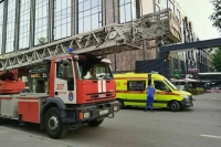 На севере Москвы загорелось здание с творческими студиями