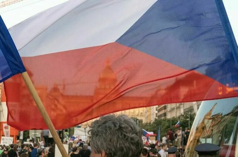 Чехия передаст Украине вертолеты и боеприпасы