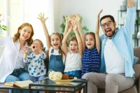 Формула любви: как государство помогает семьям