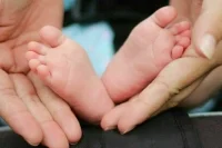 В РПЦ предлагают запретить усыновление детей парами из стран, где разрешена смена пола