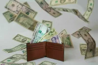 Россияне 24 июня купили валюты на 7,1 миллиарда рублей