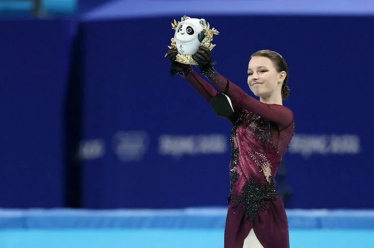 СМИ сообщают, что фигуристка Анна Щербакова заболела мононуклеозом